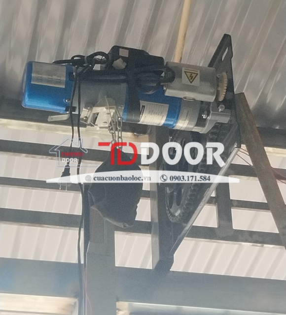MOTOR CỬA